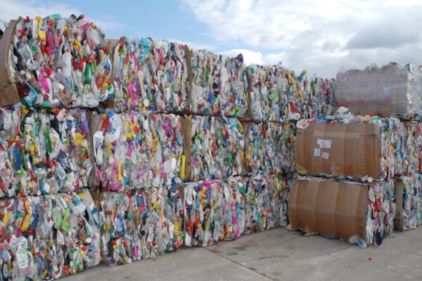 Rozvoj evropských recyklačních kapacit podrážejí levné recykláty z třetích zemí